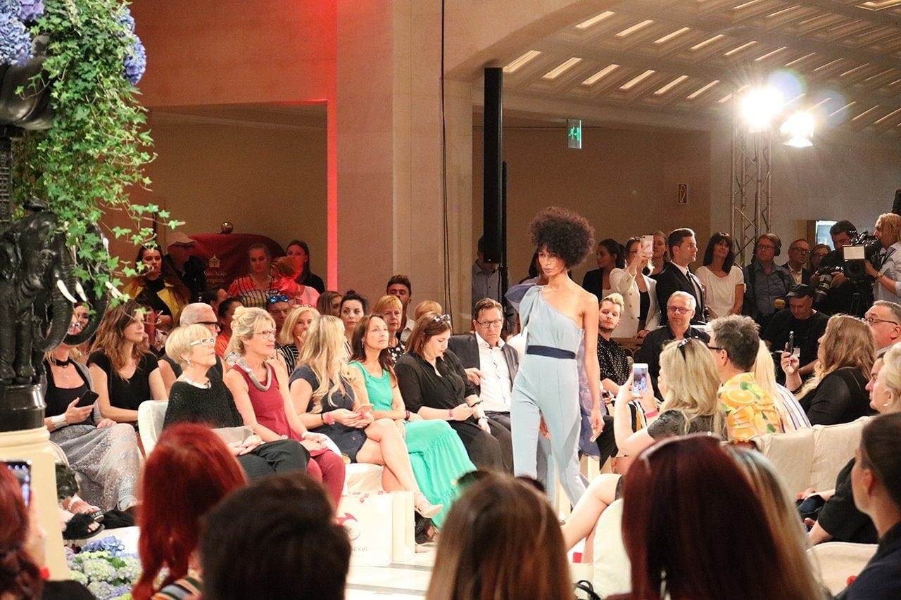 Fashion Week Berlin - Spring / Summer 19 4 My June Fashion Favorite - Jumpsuit mit Print